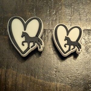 🎀 $5 CROCS Black and White Heart Horse Charms